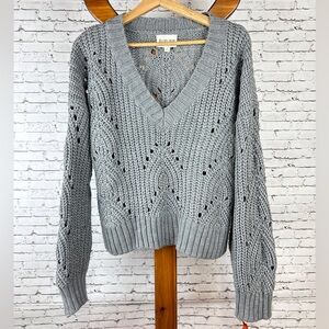 Olive & Oak | Light Gray Knit V neck Sweater size M